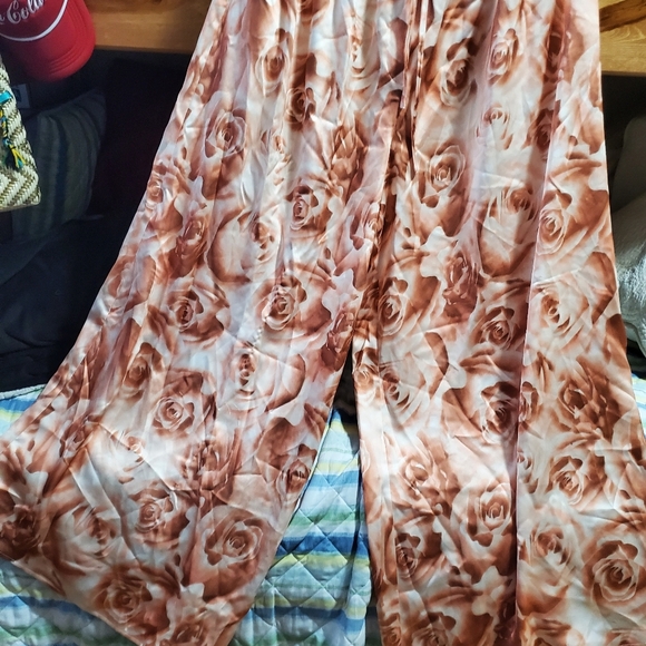 Gorgeous 2 piece Set - Picture 3 of 14